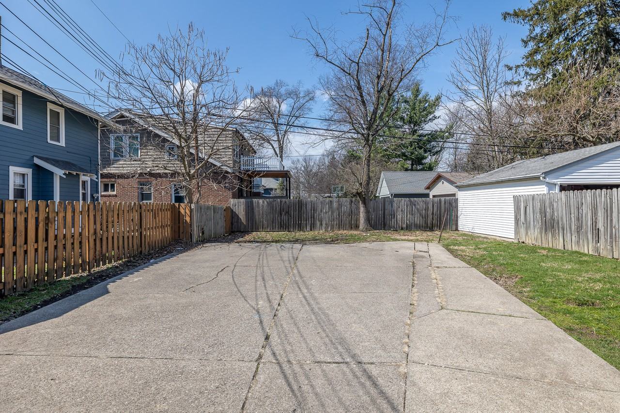 3640 W 159Th St - Photo 4 of 23