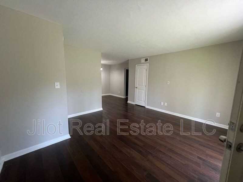 2711 Fairlee Dr #A3 - Photo 2 of 13