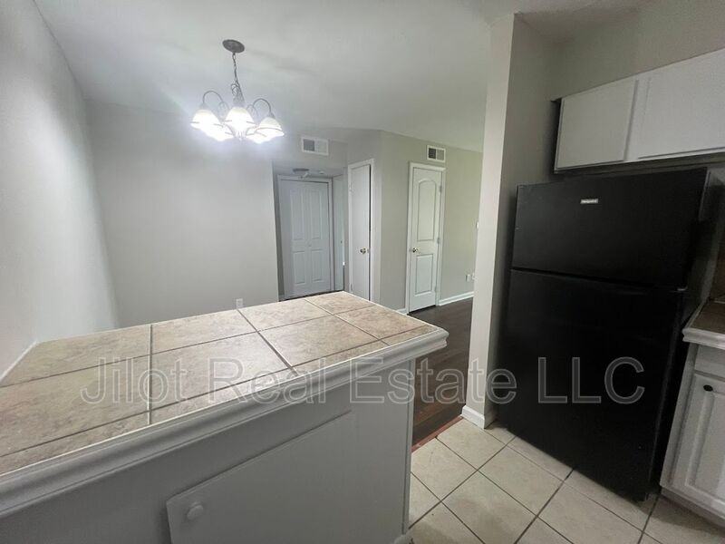 2711 Fairlee Dr #A3 - Photo 4 of 13