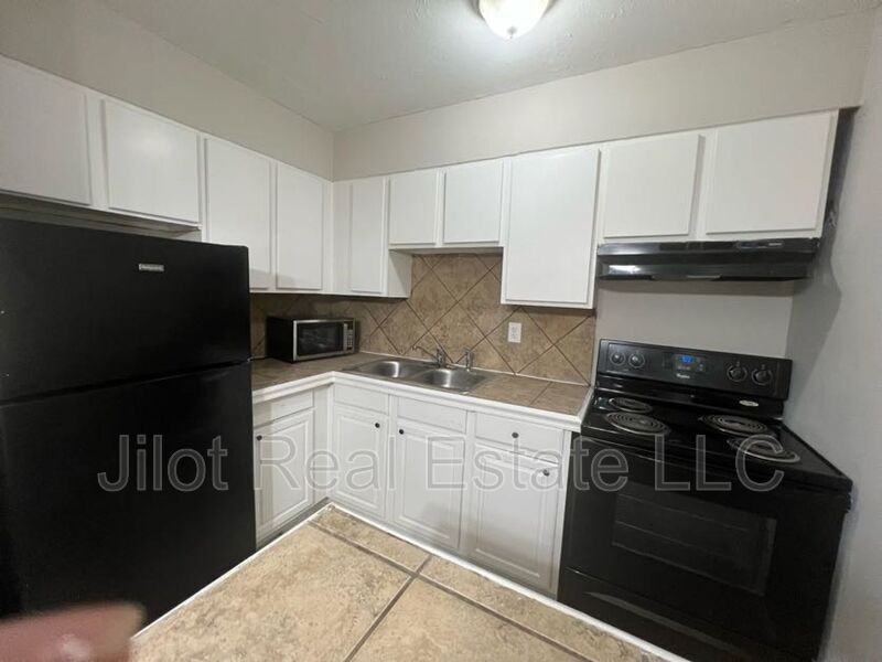 2711 Fairlee Dr #A3 - Photo 6 of 13