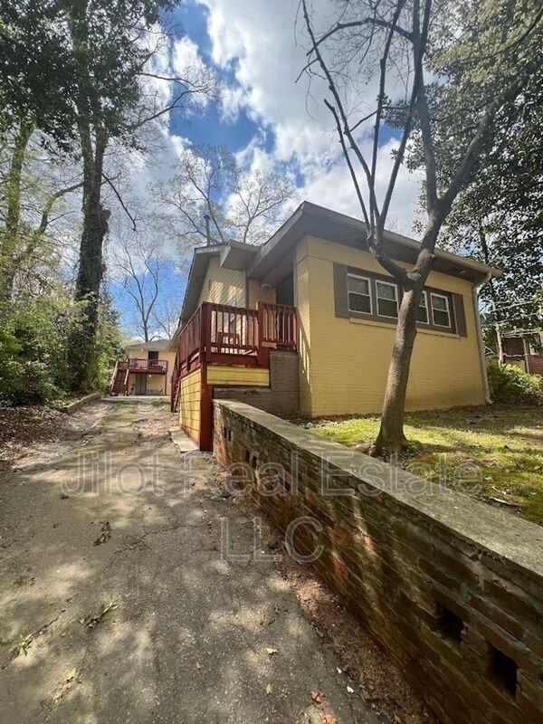 1366 Clermont Ave #A - Photo 2 of 10