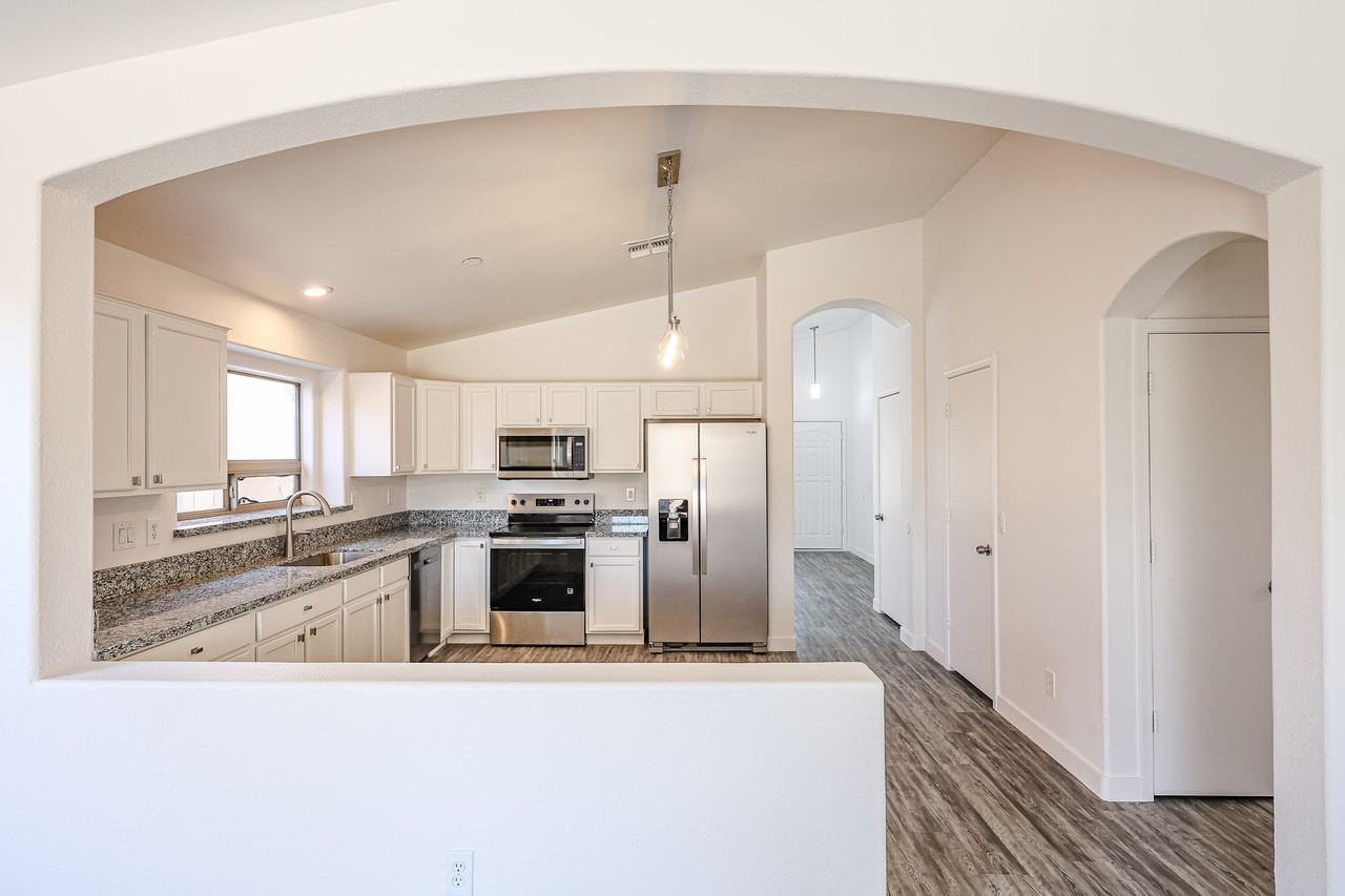 4930 W Desert Dr - Photo 4 of 30