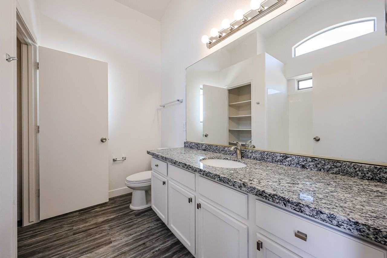 4930 W Desert Dr - Photo 6 of 30