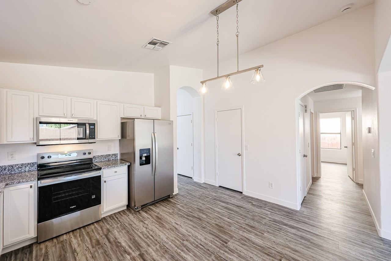 4930 W Desert Dr - Photo 7 of 30