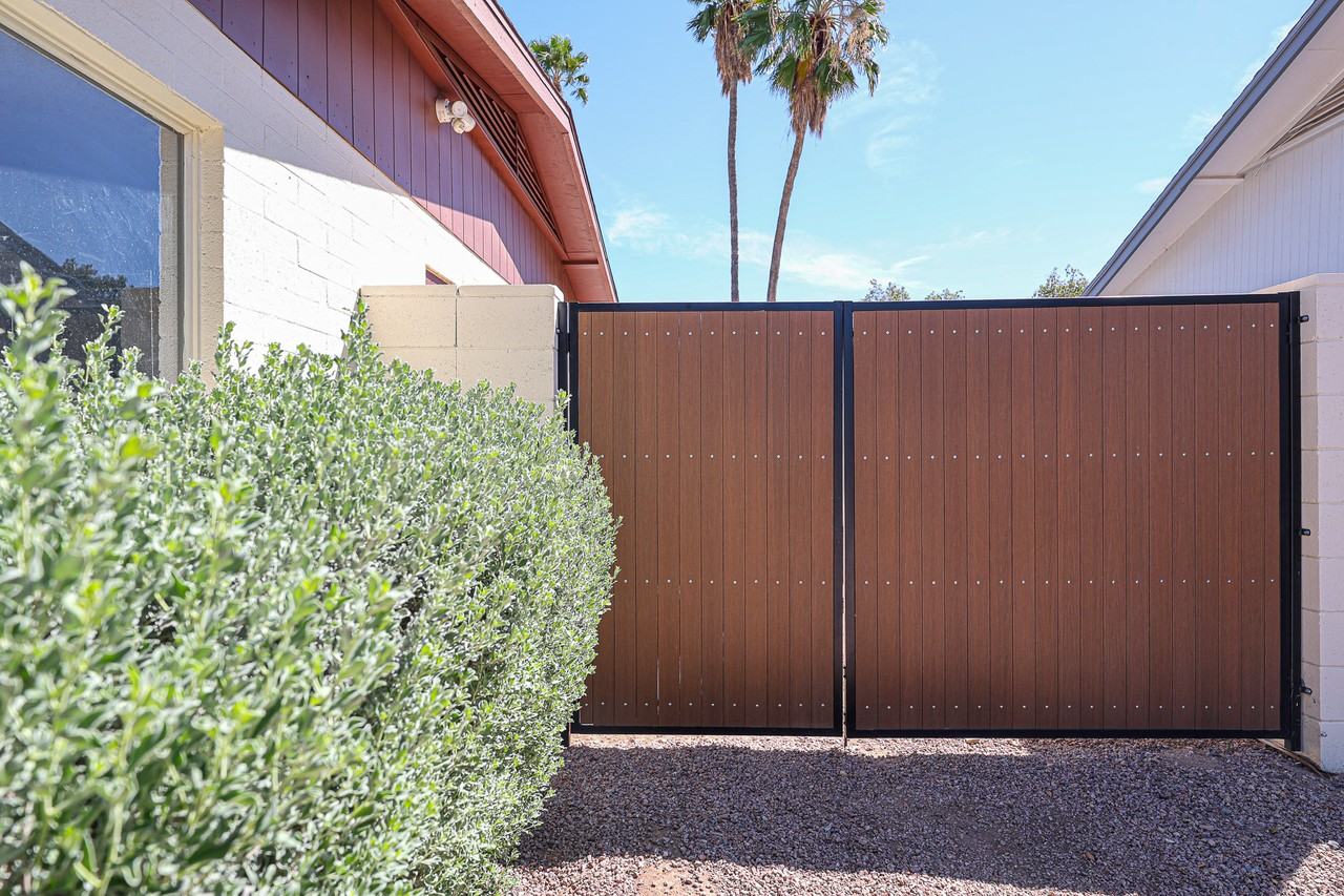 11621 N 30th St - Photo 3 of 50