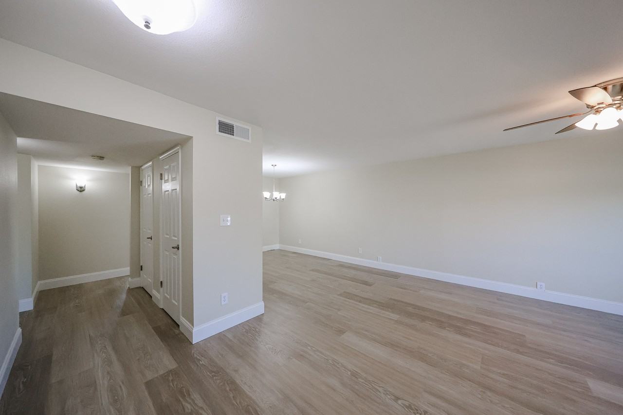 11621 N 30th St - Photo 7 of 50