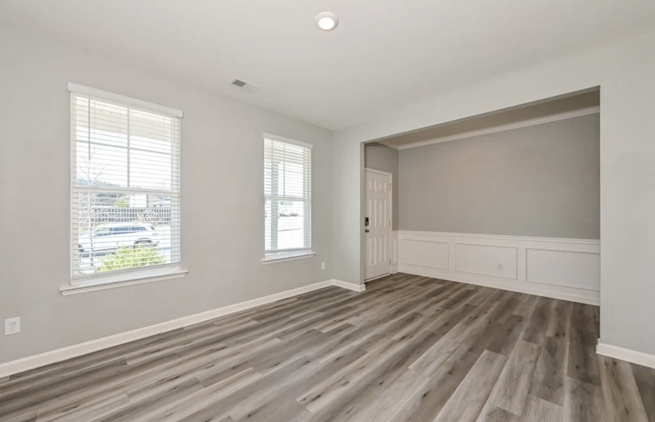 4293 Woodsley Pl - Photo 4 of 9