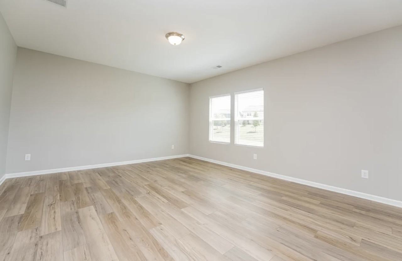 2106 Boxwood Cir - Photo 2 of 7