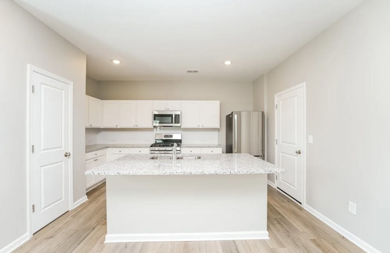 2106 Boxwood Cir - Photo 4 of 7