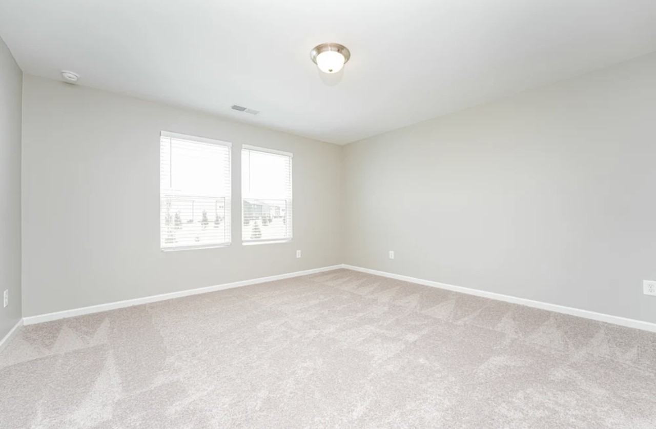 2106 Boxwood Cir - Photo 5 of 7