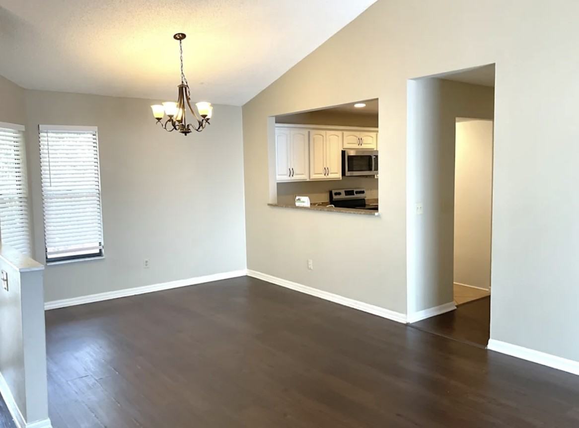 4805 Foxshire Cir - Photo 2 of 7