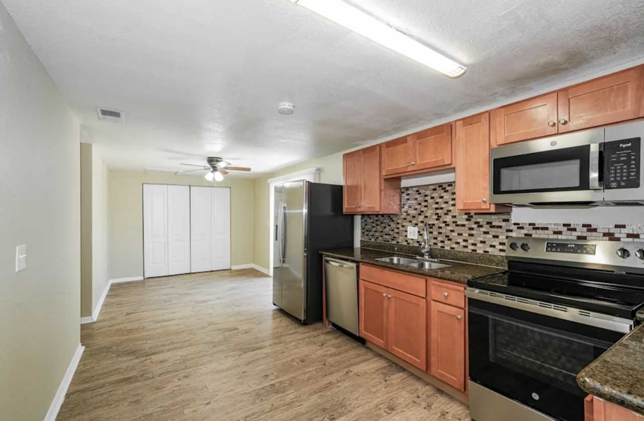 6406 Regatta Ct - Photo 5 of 10