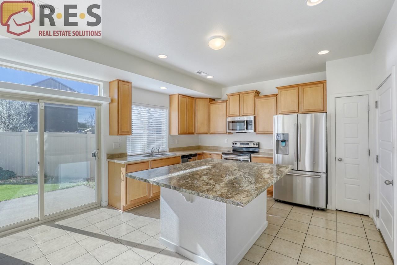 5040 Andes St - Photo 3 of 17