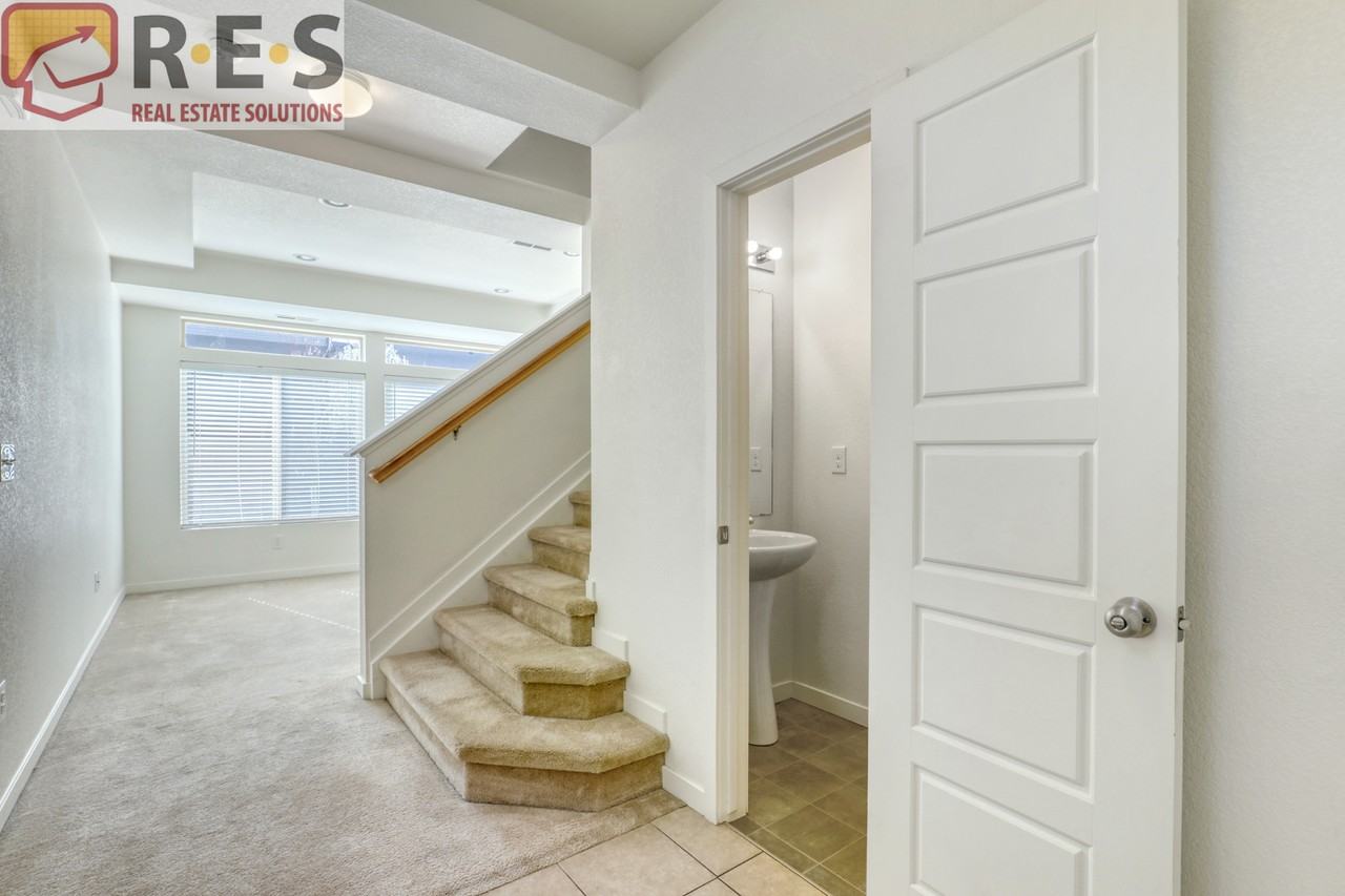 5040 Andes St - Photo 5 of 17