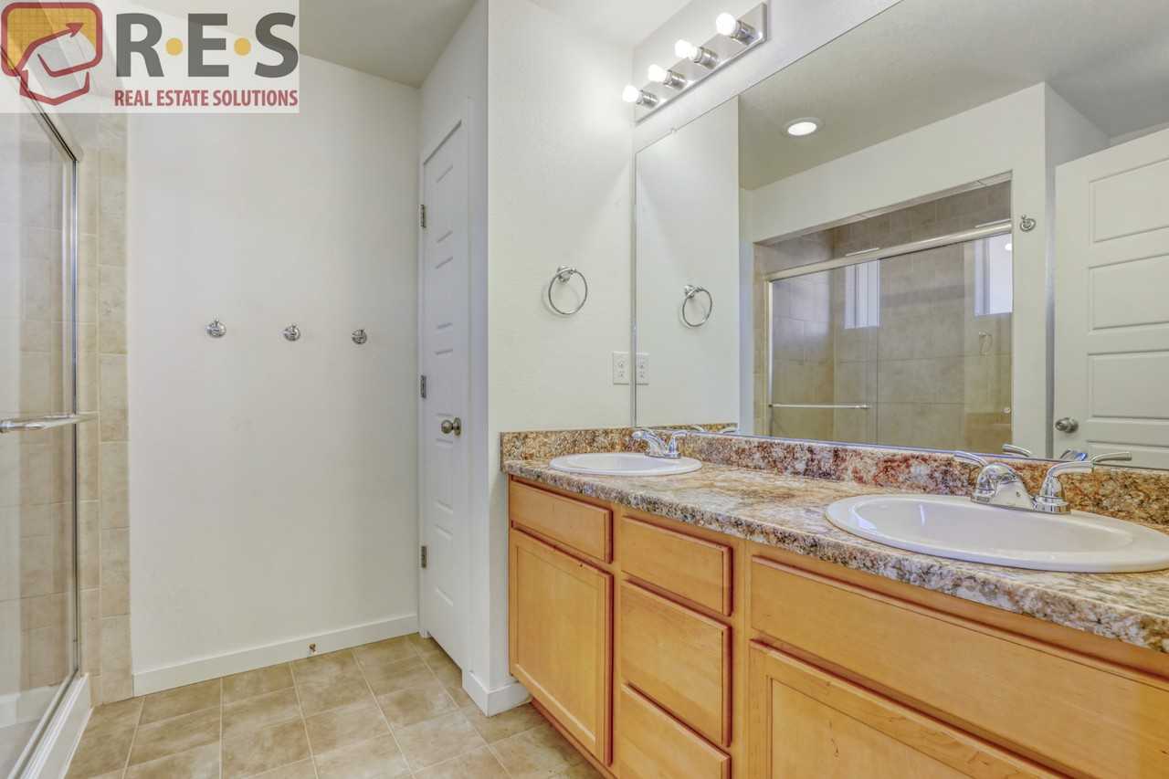 5040 Andes St - Photo 6 of 17