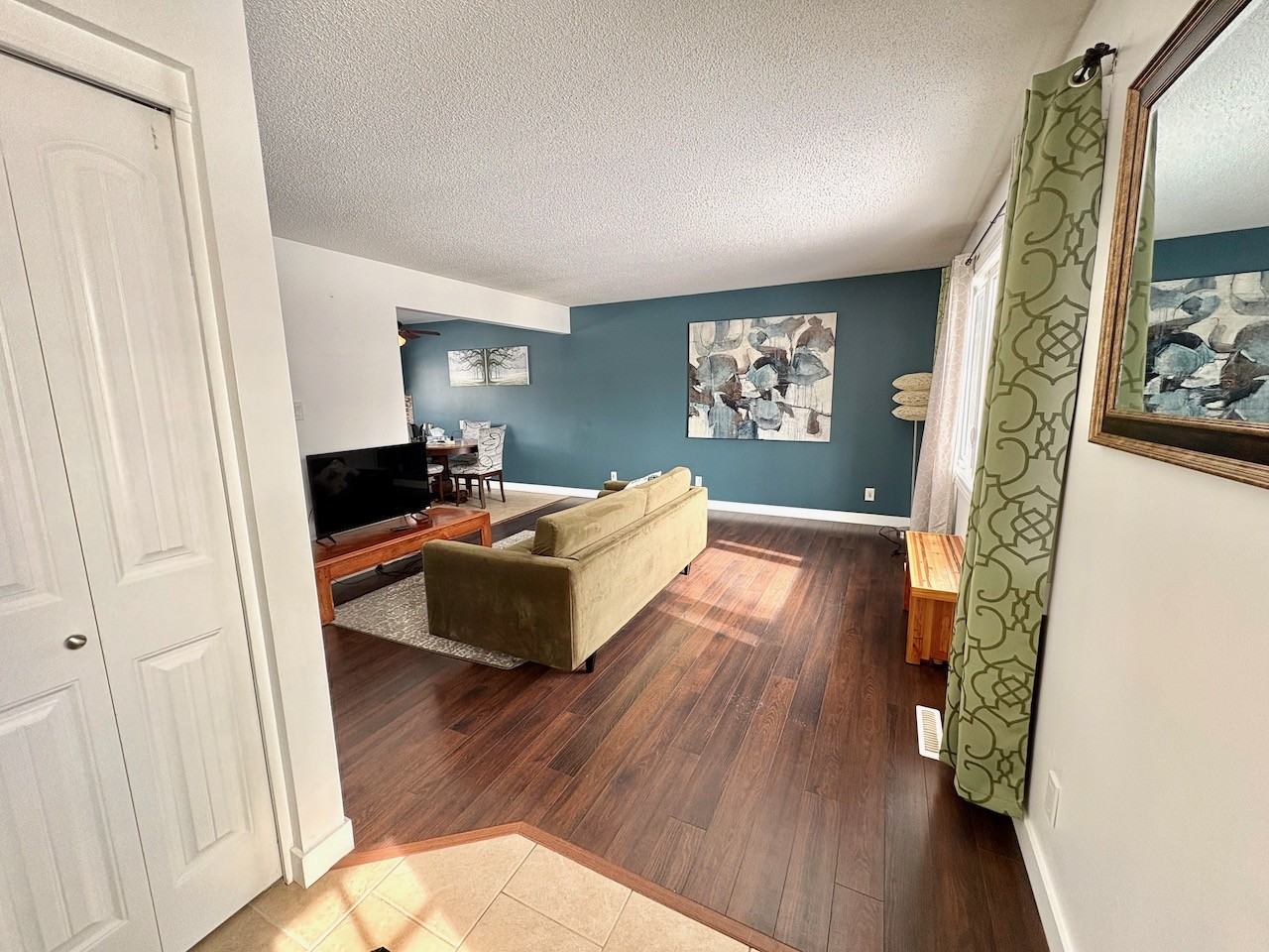 885 Cottonwood Ave - Photo 5 of 26