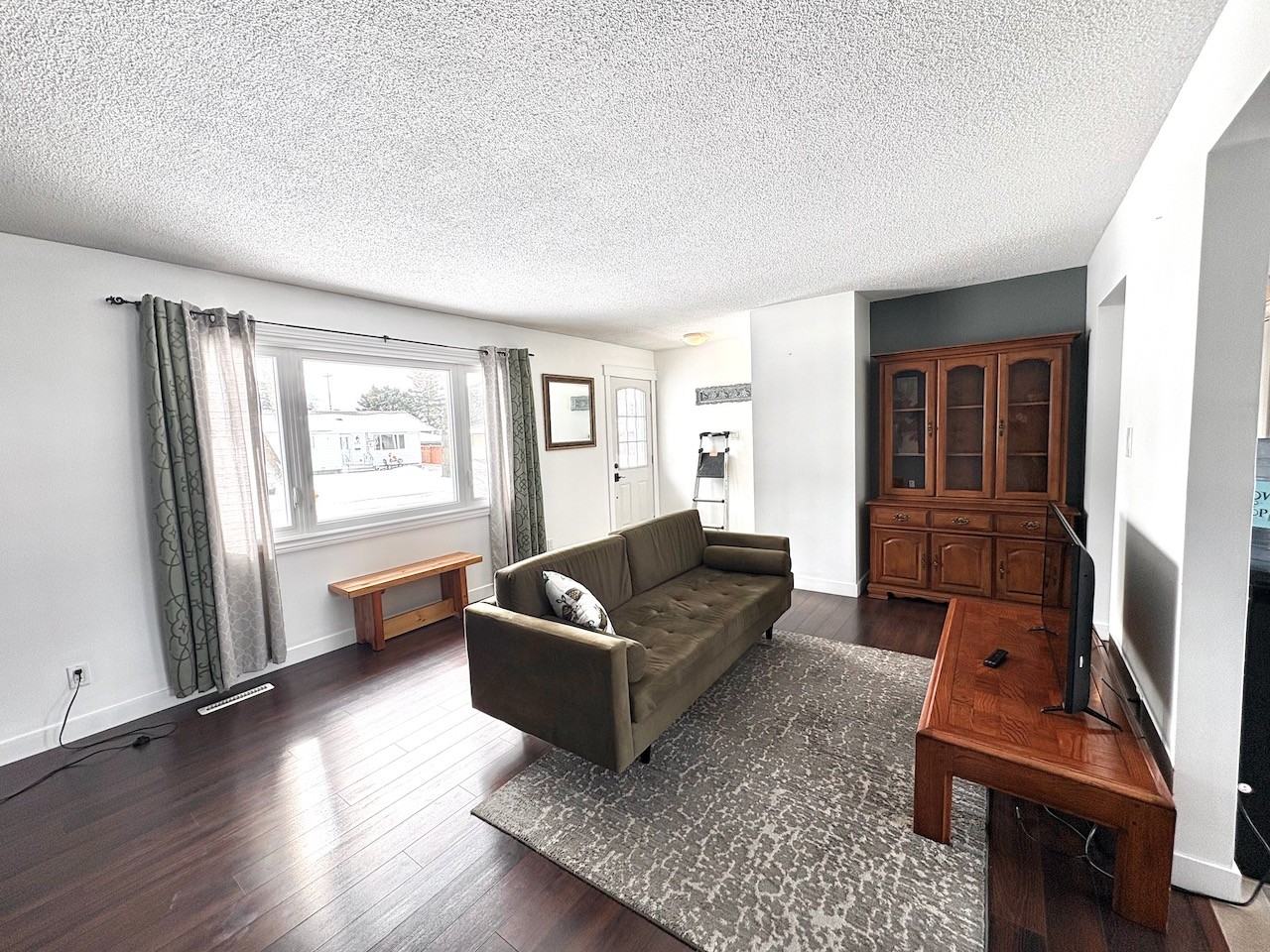 885 Cottonwood Ave - Photo 7 of 26