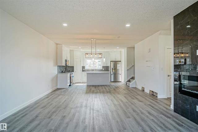 17064 47 St Nw - Photo 6 of 19