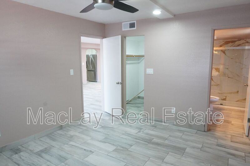 10444 N 69th St #107 - Photo 6 of 19