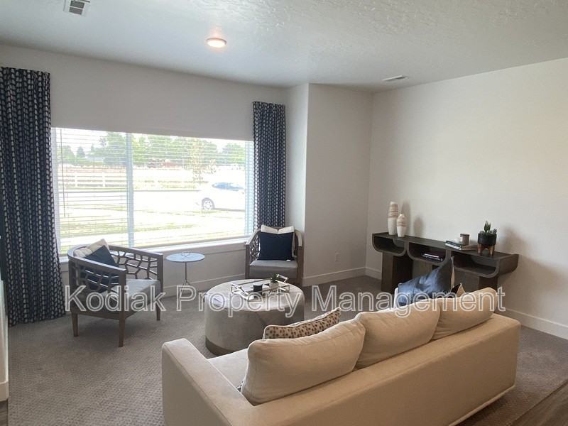 1133 Nw - Photo 3 of 20