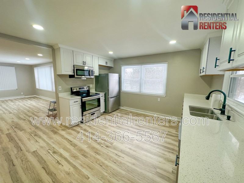 2555 N Calhoun Rd - Photo 2 of 13