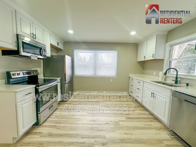 2555 N Calhoun Rd - Photo 3 of 13