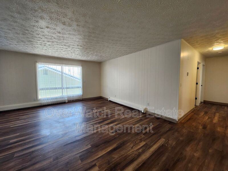 3925 E 9th Ave #4 - Photo 3 of 12