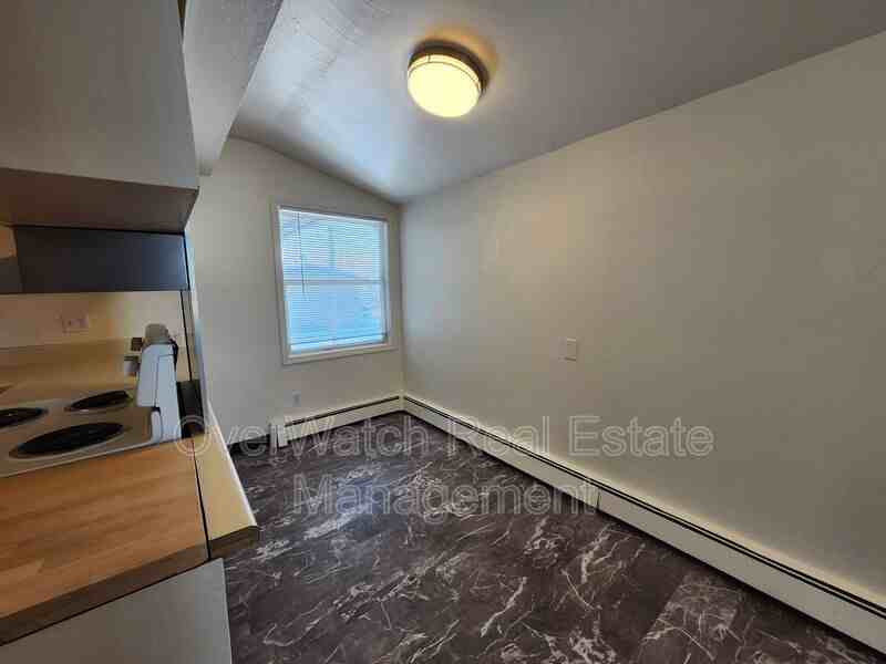 3925 E 9th Ave #4 - Photo 5 of 12