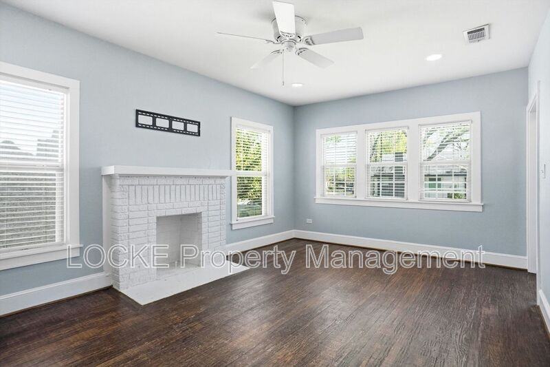 3304 Cockrell Ave - Photo 6 of 15