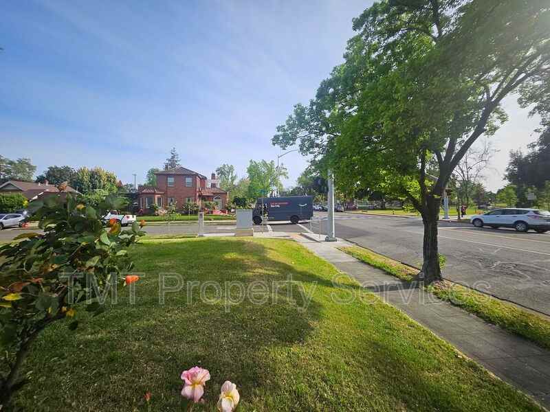 1214 N Pershing Ave - Photo 6 of 50