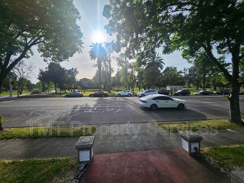 1214 N Pershing Ave - Photo 7 of 50