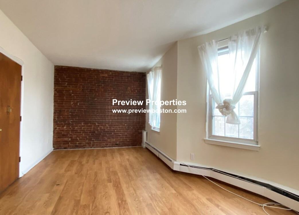 S Huntington Ave #21P - Photo 2 of 5