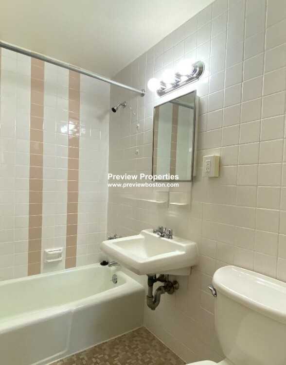 S Huntington Ave #21P - Photo 3 of 5