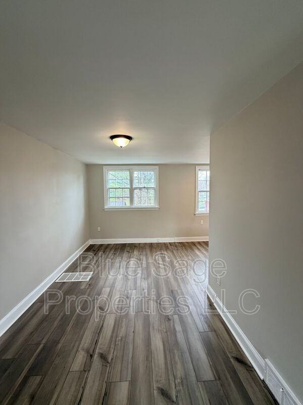 2345 Bond Ave - Photo 7 of 29