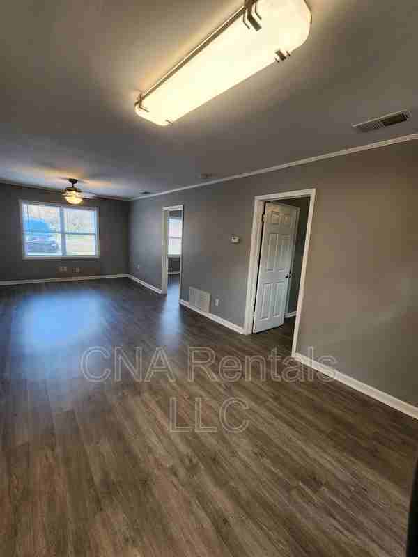 106 Wallace Rd Se #110 - Photo 4 of 9