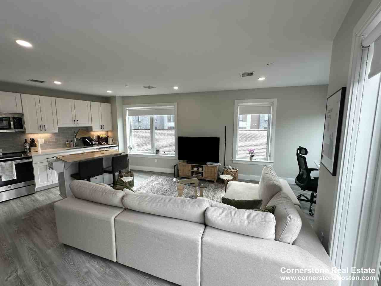 Old Colony Ave #401 - Photo 3 of 11