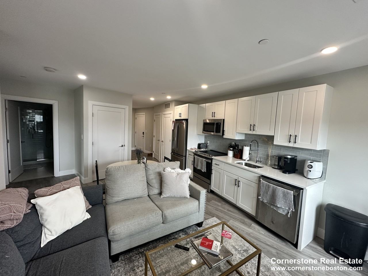 Old Colony Ave #403 - Photo 2 of 9