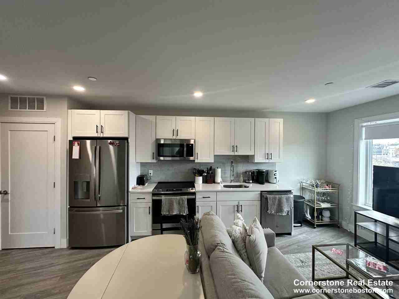 Old Colony Ave #403 - Photo 4 of 9