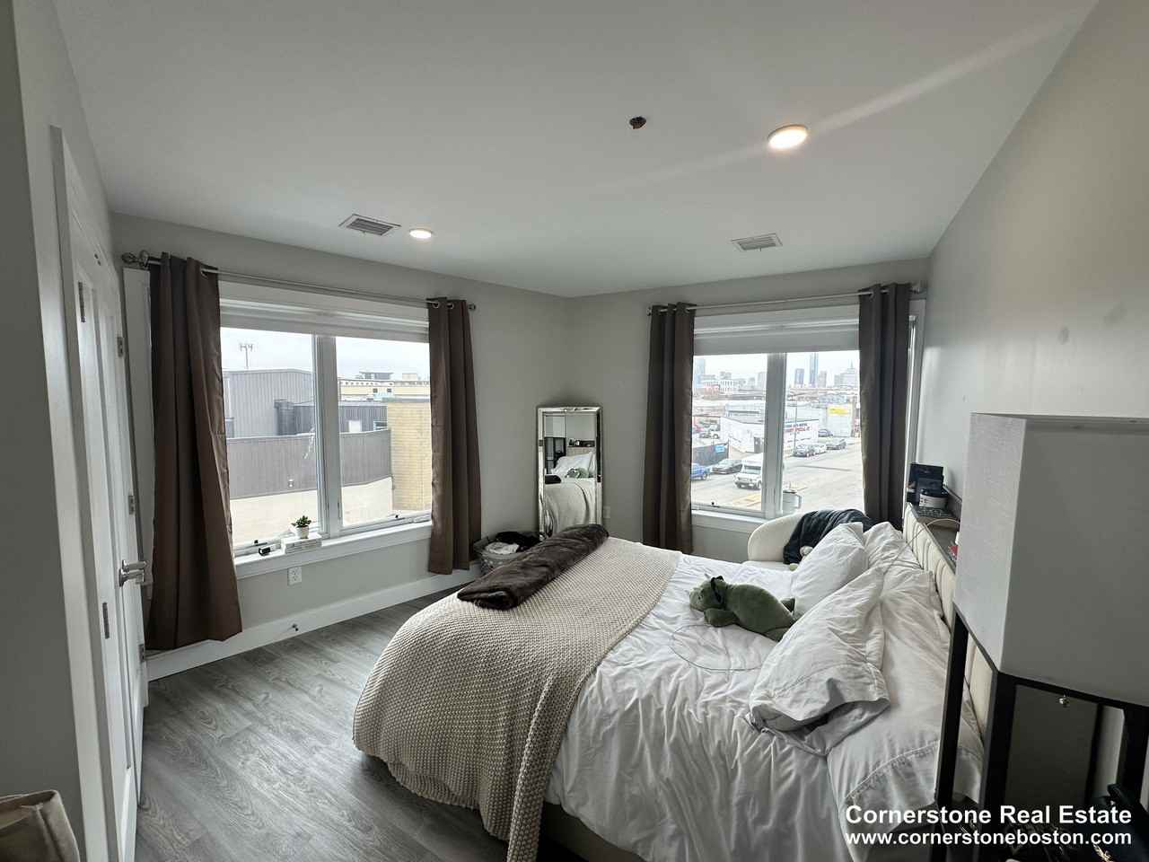 Old Colony Ave #403 - Photo 6 of 9