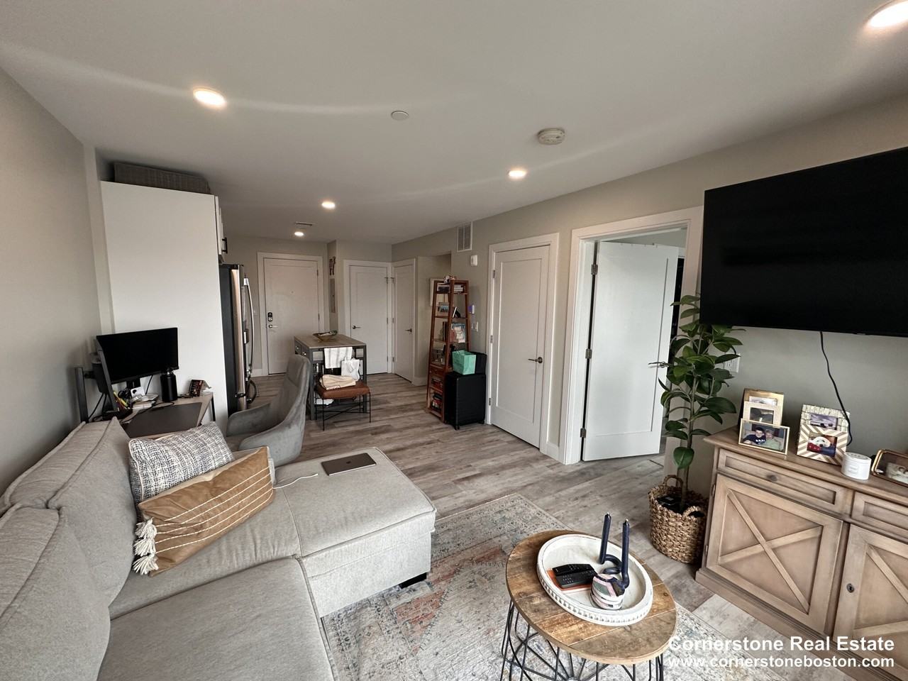 Old Colony Ave #405 - Photo 5 of 9