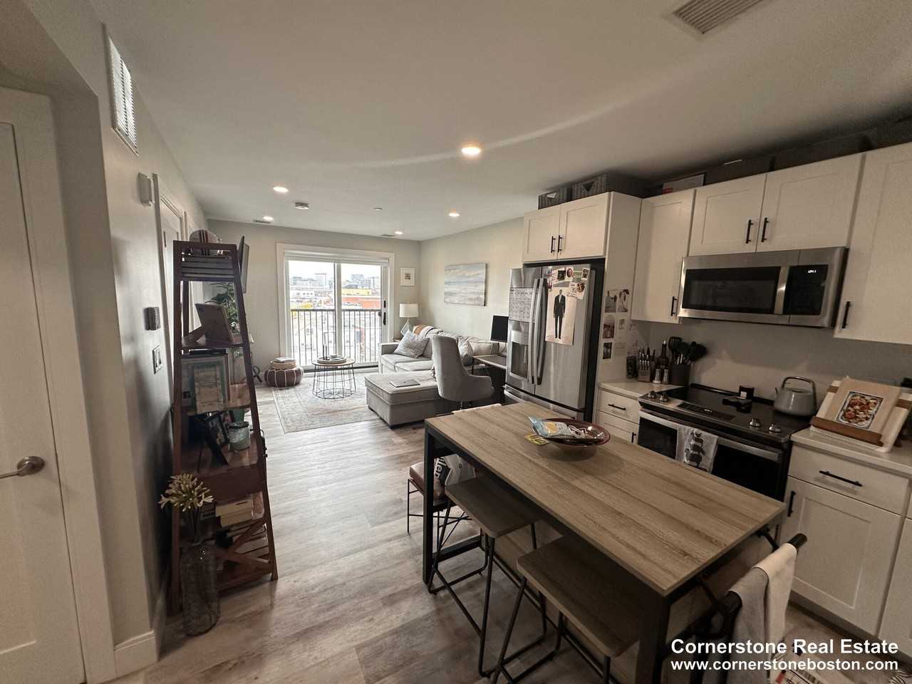 Old Colony Ave #405 - Photo 6 of 9