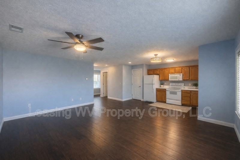 3172 Putnam Ave - Photo 3 of 8