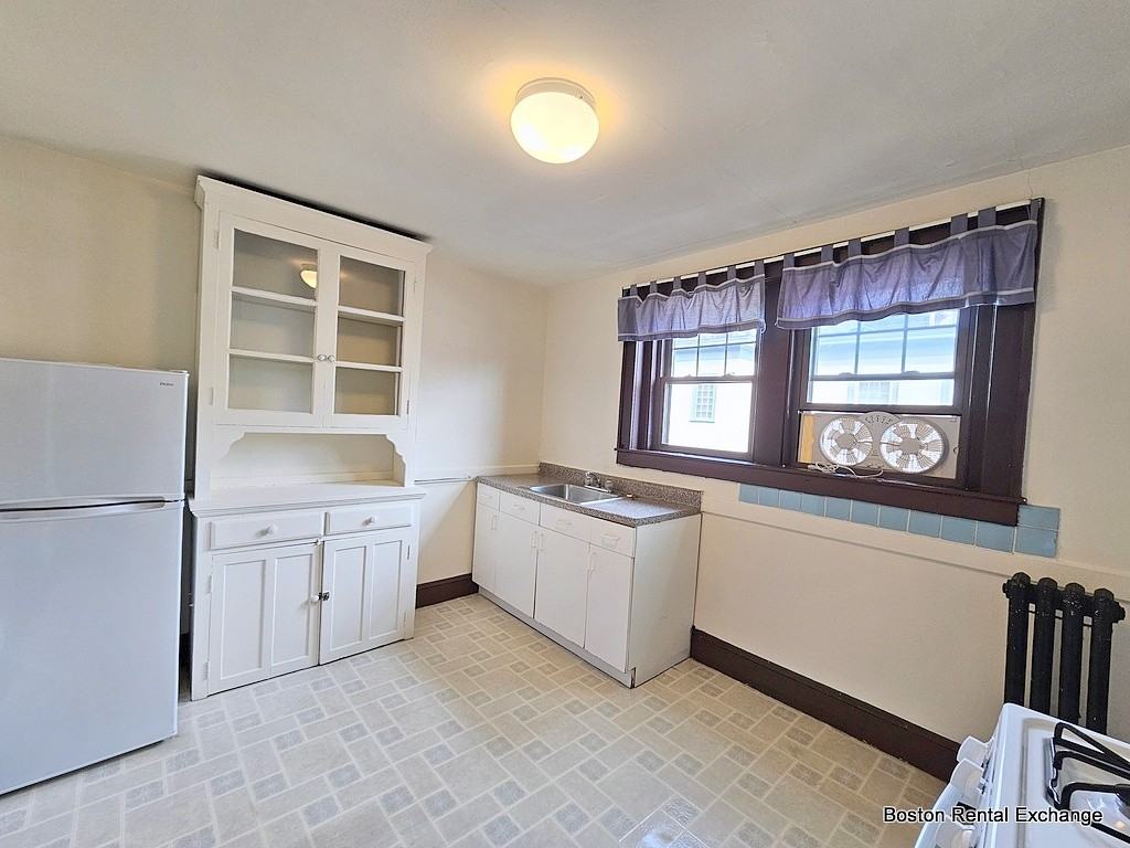 18 W Wyoming Ave #9 - Photo 5 of 11