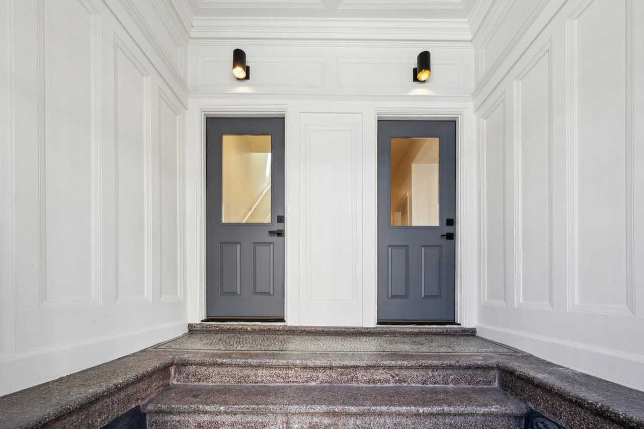 1031 Jackson St - Photo 3 of 45