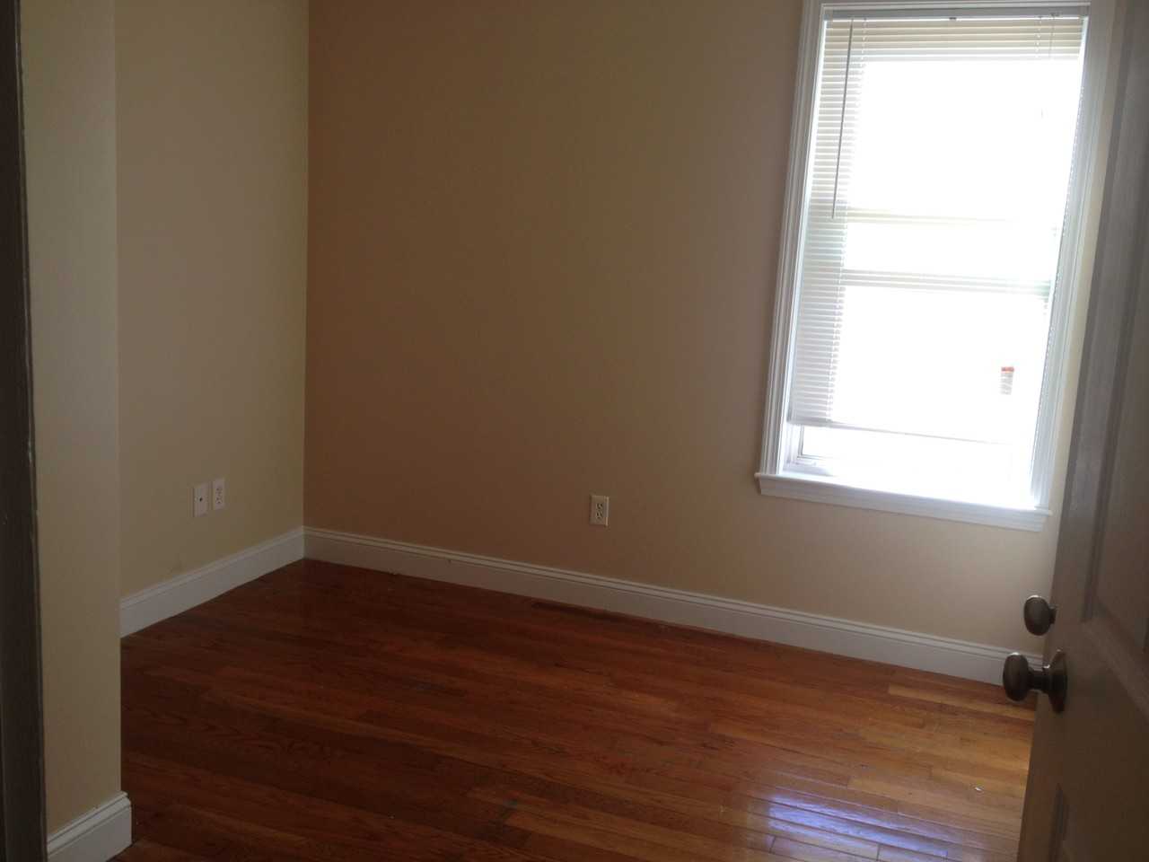 33 Circuit St #3 - Photo 4 of 16
