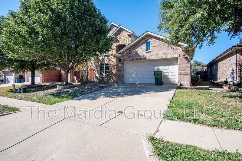 1105 Concan Dr - Photo 2 of 25