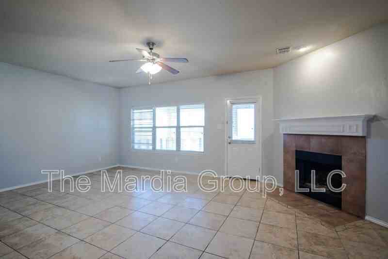 1105 Concan Dr - Photo 4 of 25