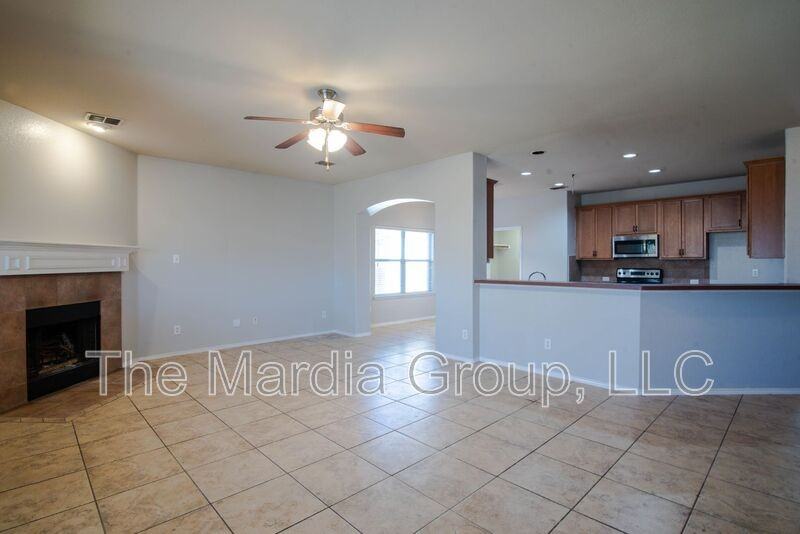 1105 Concan Dr - Photo 6 of 25