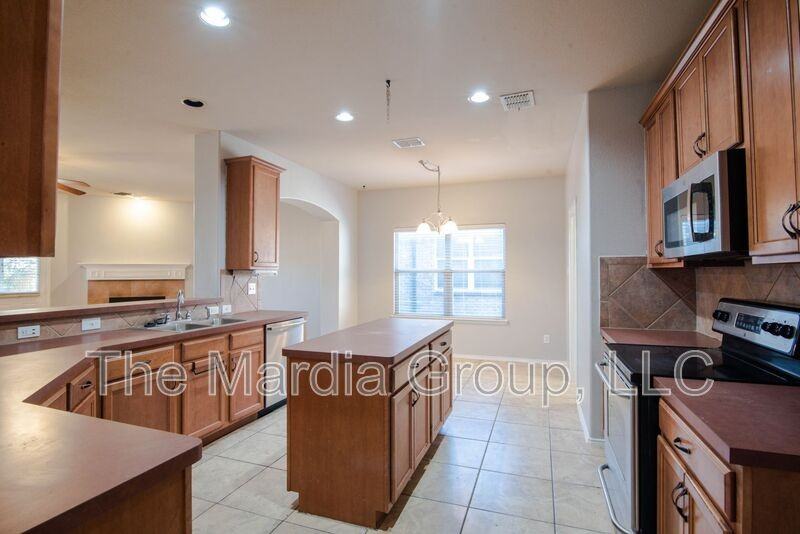 1105 Concan Dr - Photo 7 of 25