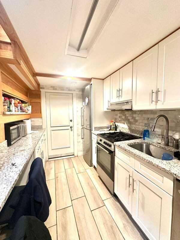 1840 W Cermak Rd #1F - Photo 4 of 10